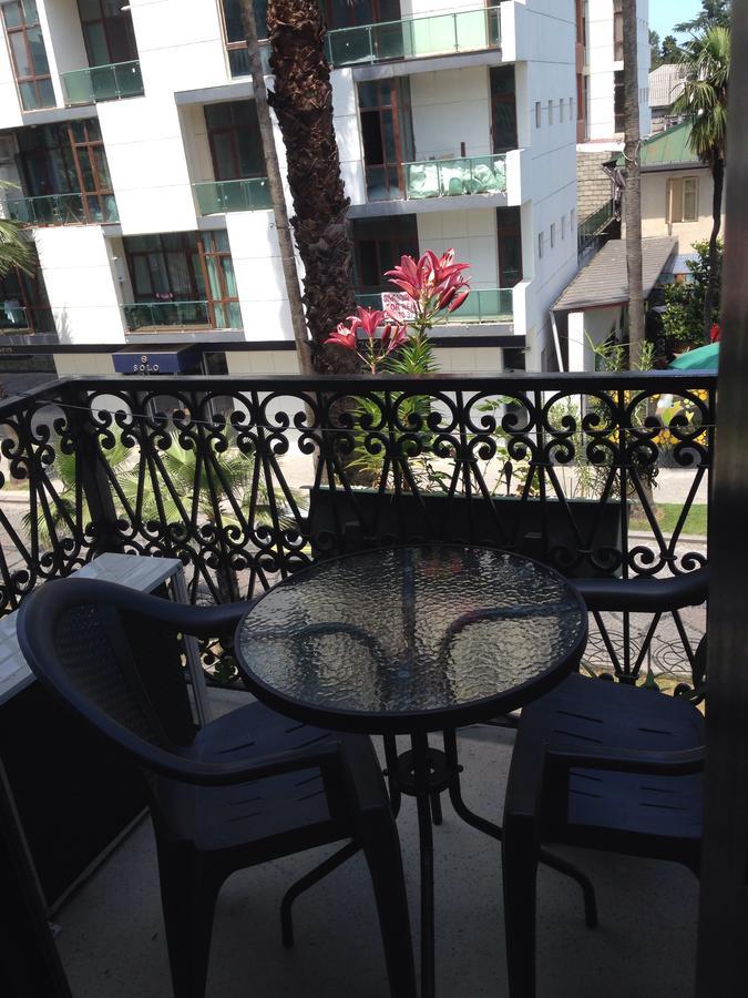 Cheap And Chic Apartment Batumi Bagian luar foto